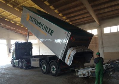 Lettenbichler entladen Schüttgut Pellets Futtermittel Lastwagen LKW