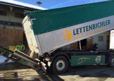 Lettenbichler Schüttgut entladen Futtermittel Lastwagen