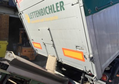 Lettenbichler Schüttgut entladen Futtermittel Lastwagen